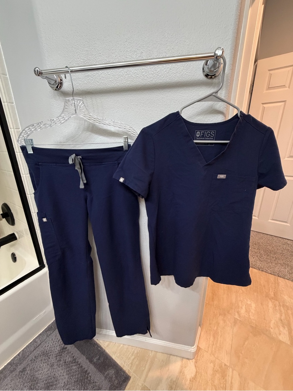 Figs Navy Short Sleeve V-Neck Scrub Top and Pants